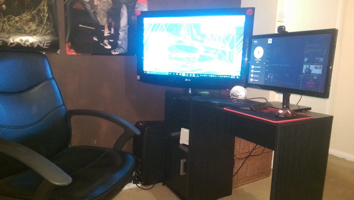 SYCO_D00M's tweet photo. Set up sorted now just waiting for fibre optic to be installed on the 10th can't wait to finally be able to upload and stream #YouTubesoon https://t.co/QKZ879We47