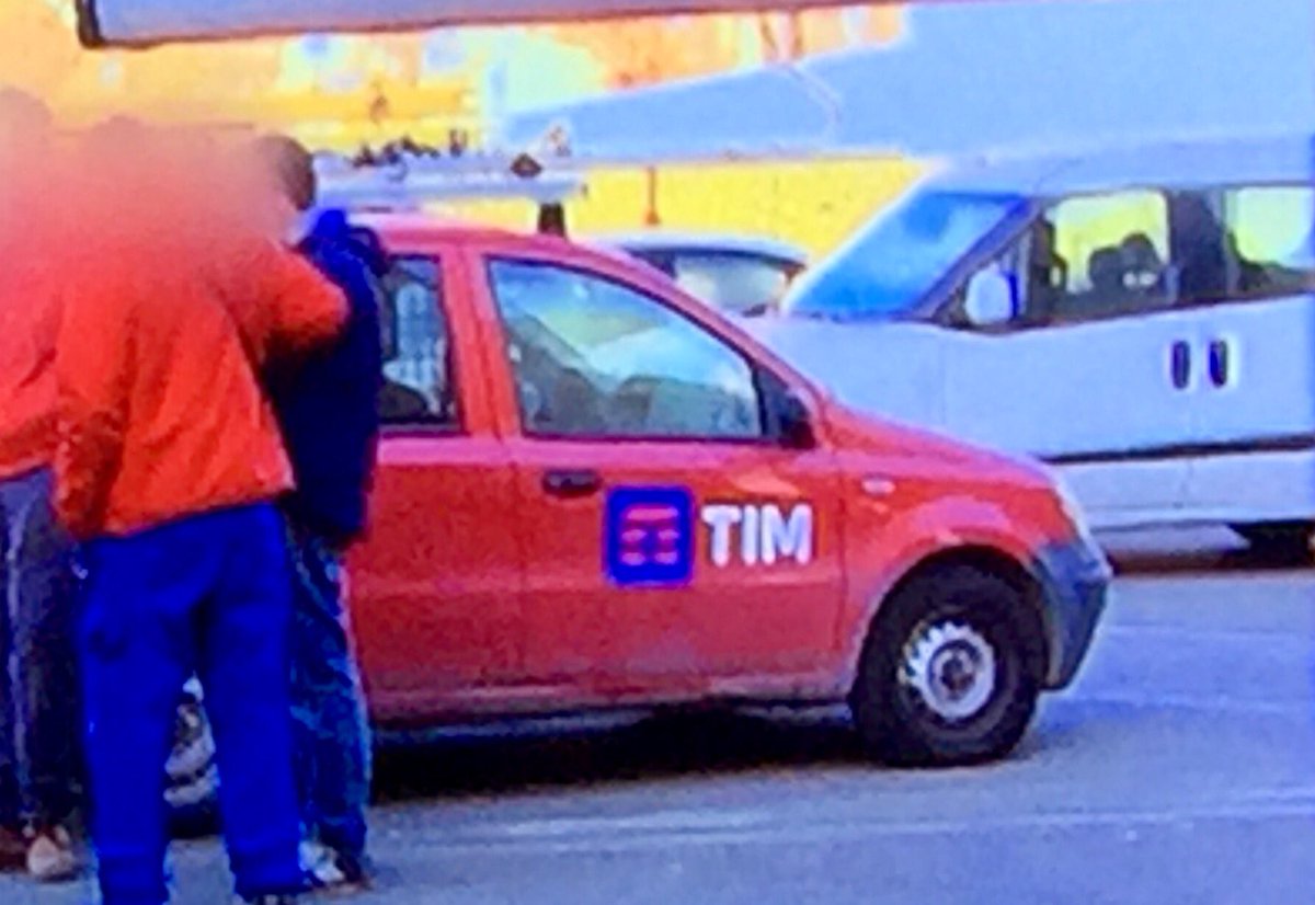 R_o_b_y___'s tweet photo. Grazie a #cartabianca il muro di omertà su #Cattaneo in #TIM è crollato. Mi ha licenziato senza pietà @Cartabiancarai3 @TIM_Official @RaiTre https://t.co/pcMHShaPJl