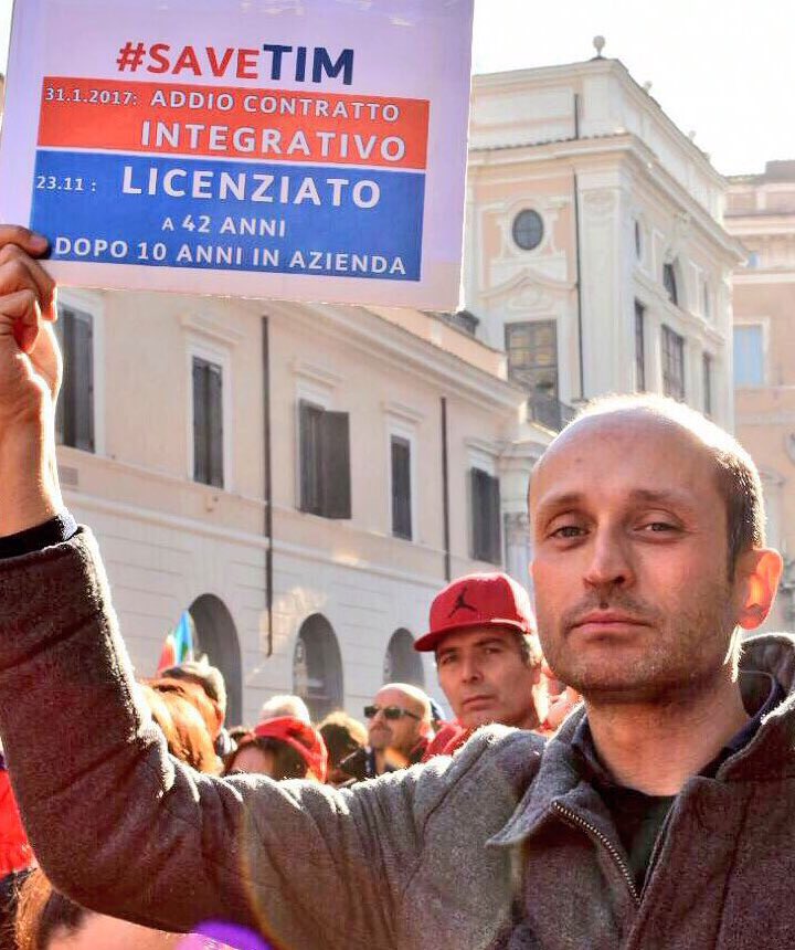 R_o_b_y___'s tweet photo. Grazie a #cartabianca il muro di omertà su #Cattaneo in #TIM è crollato. Mi ha licenziato senza pietà @Cartabiancarai3 @TIM_Official @RaiTre https://t.co/pcMHShaPJl