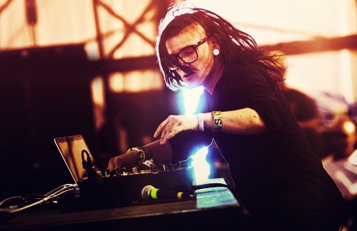 102mix's tweet photo. #NowPlaying Purple Lamborghini ft Rick Ross by @Skrillex at https://t.co/9F9MrSpHI7 https://t.co/by2qy7lbOQ