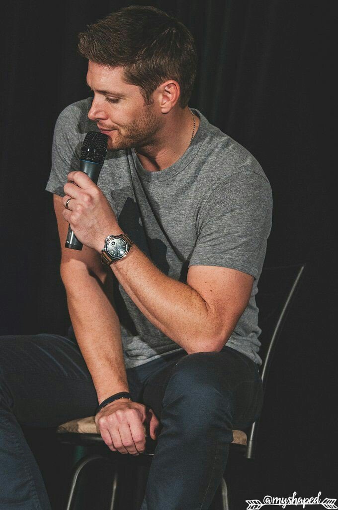 mr44n01's tweet photo. everything jensen does looks like a photoshoot. https://t.co/W5p0RW1I4d