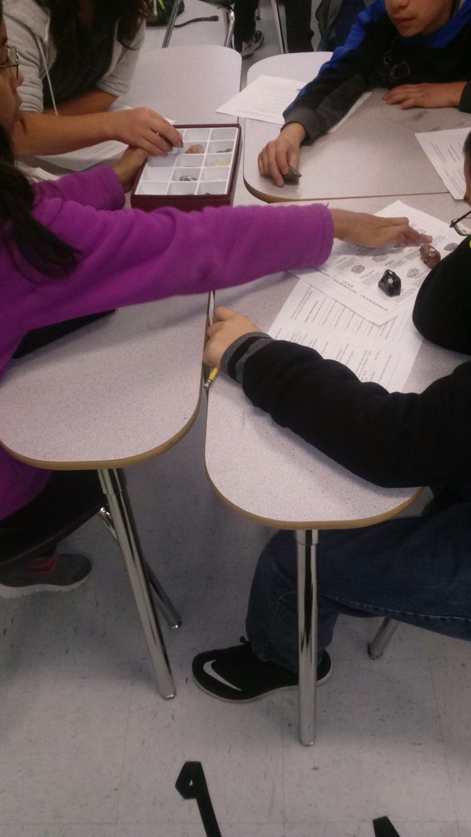 MsCastaneda6's tweet photo. Rock, rocks, and rocks! #HMShawks_CISD #hawkslearning #hawksScience #HMS https://t.co/rlaBIFdhwG