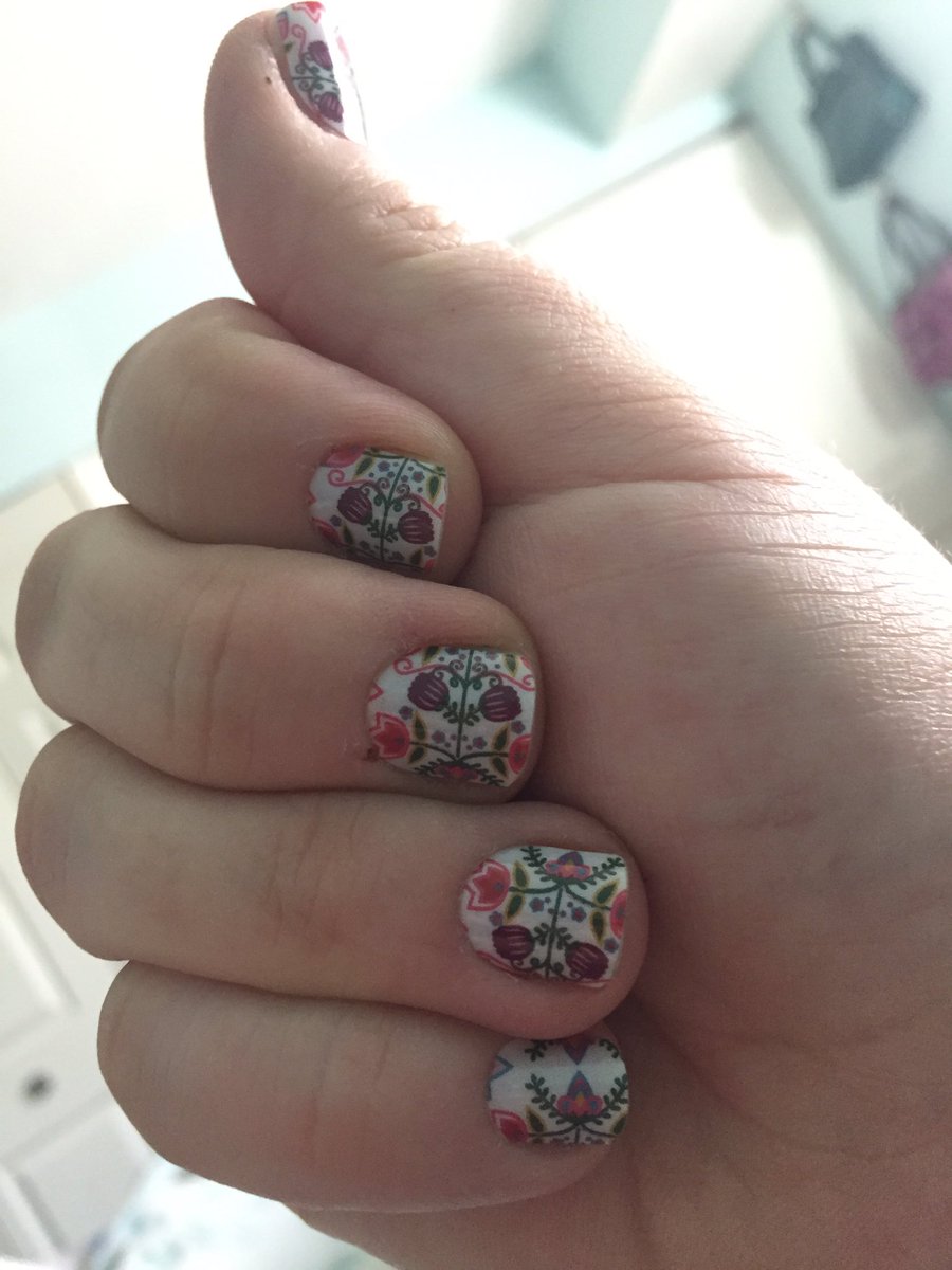 shanameydala's tweet photo. Can't stop staring at my @JamberryNails #styleboxjn https://t.co/Jj7ffrXKUc