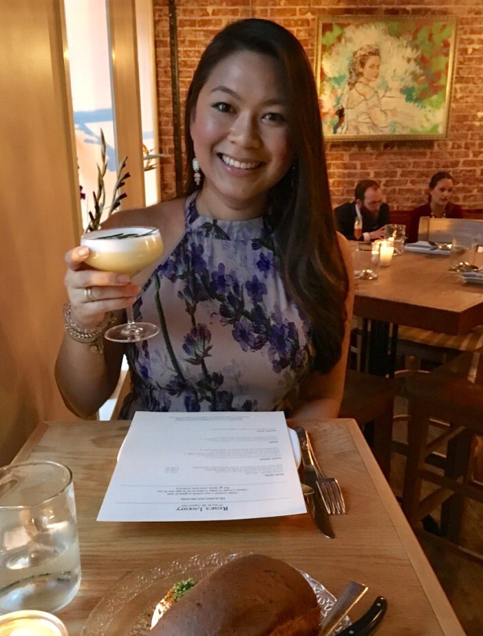 bmguzman's tweet photo. How I use #Bumbleandbumble Thickening Dryspun: to perk up my hair during happy hour! #BbInstantStyle #contest @Influenster @bumbleandbumble https://t.co/20vcEhiej8