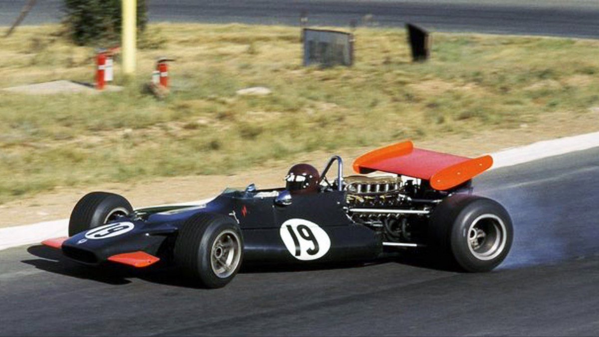 Stuart_Dent's tweet photo. Jackie Oliver igniting the rears on his as-yet unsponsored BRM P153 at Leeukop, Kyalami, 47 yrs ago today 😀

🇬🇧 #F1 https://t.co/LYT1w9mEo6