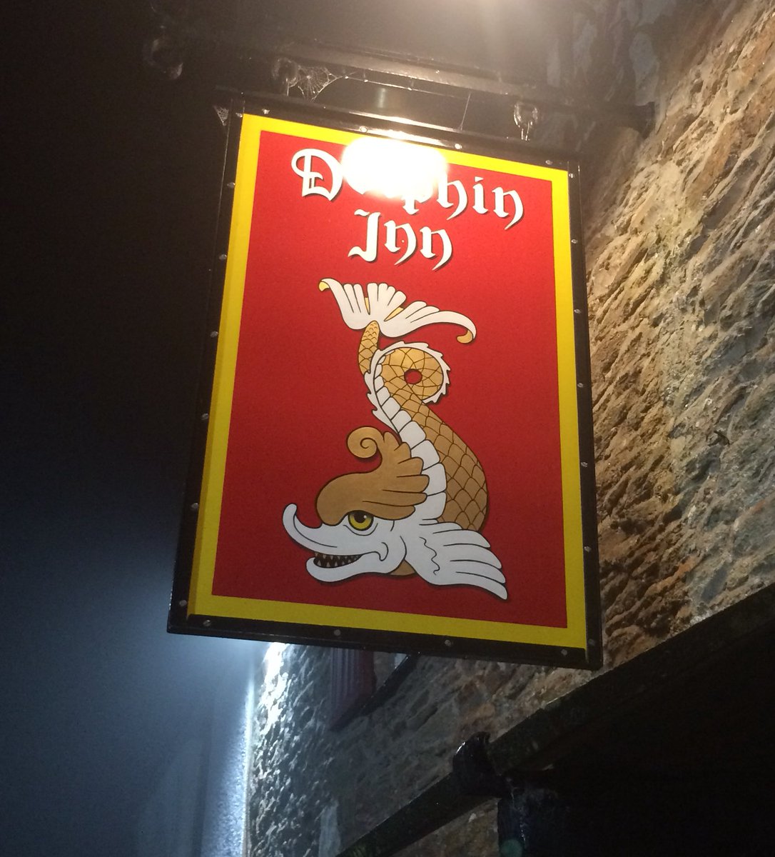 DaveMc_Mahon's tweet photo. An evening at the dolphin inn Devon..sleeping above the pub. Can't beat that! #kingston #devon https://t.co/p4oW56Yfha