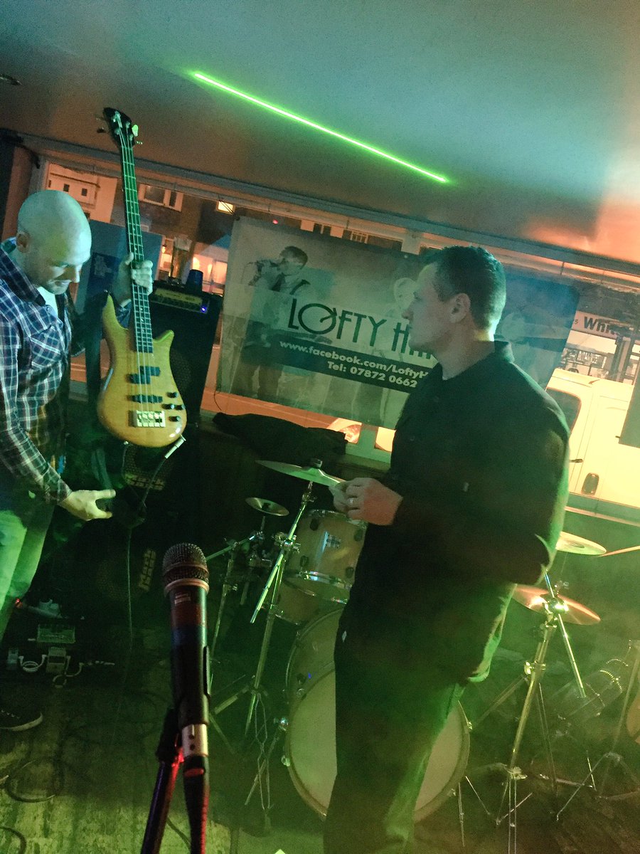 loftyharrisband's tweet photo. Caption competition: https://t.co/ZTgM9ScBrO