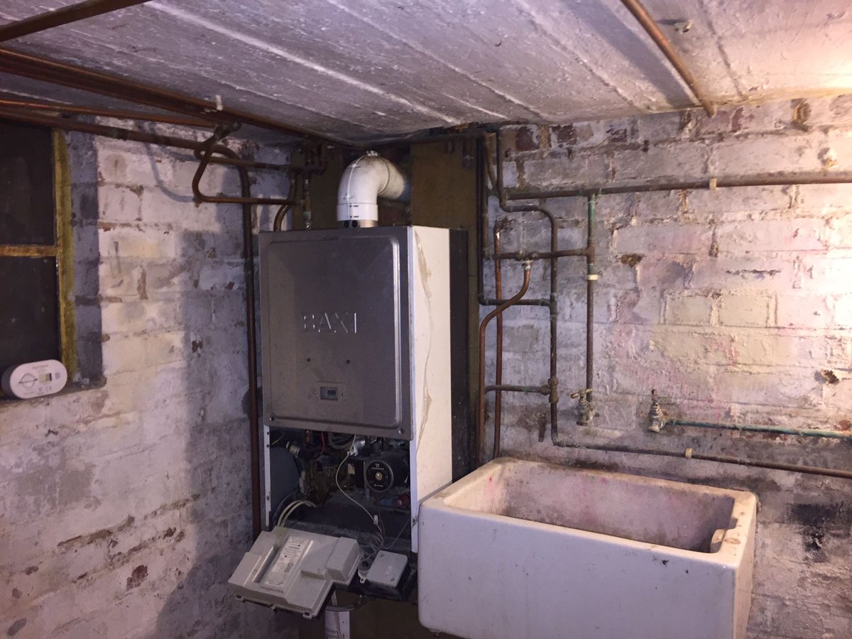AS_Heating's tweet image. #Beforeandafter #idealvoguec32 (32kw)#boiler  #combi #kettering  #boilerinstallation asheating.net#combiswap #asheating