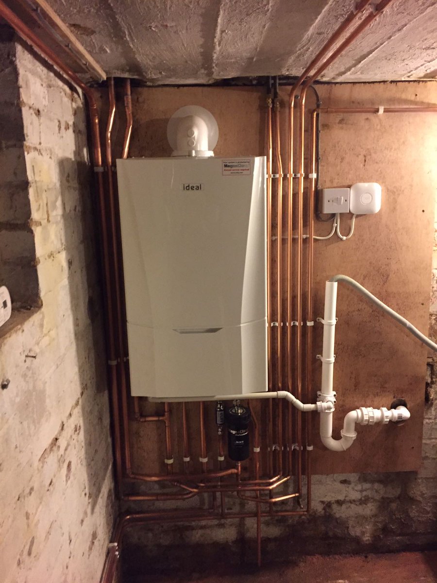 AS_Heating's tweet image. #Beforeandafter #idealvoguec32 (32kw)#boiler  #combi #kettering  #boilerinstallation asheating.net#combiswap #asheating