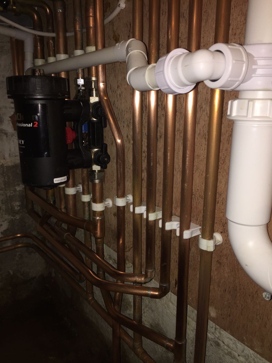 AS_Heating's tweet image. #Beforeandafter #idealvoguec32 (32kw)#boiler  #combi #kettering  #boilerinstallation asheating.net#combiswap #asheating