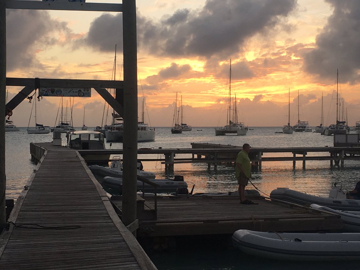 RSCAPE_Yacht's tweet photo. Beautiful sunset in #anegada a few weeks ago #bvi #rscape #sailing vacation #Caribbeansailingvacation https://t.co/jmvjL6kgts