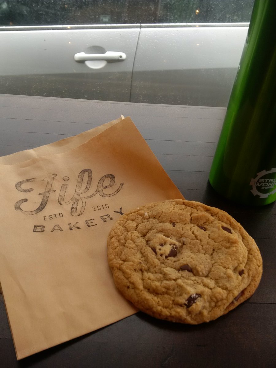 grayelfvan's tweet photo. @FifeBakery still has loaves left, woot! Cookies too with @movingcoffee to go with #anticold https://t.co/CfPKjXhxnr