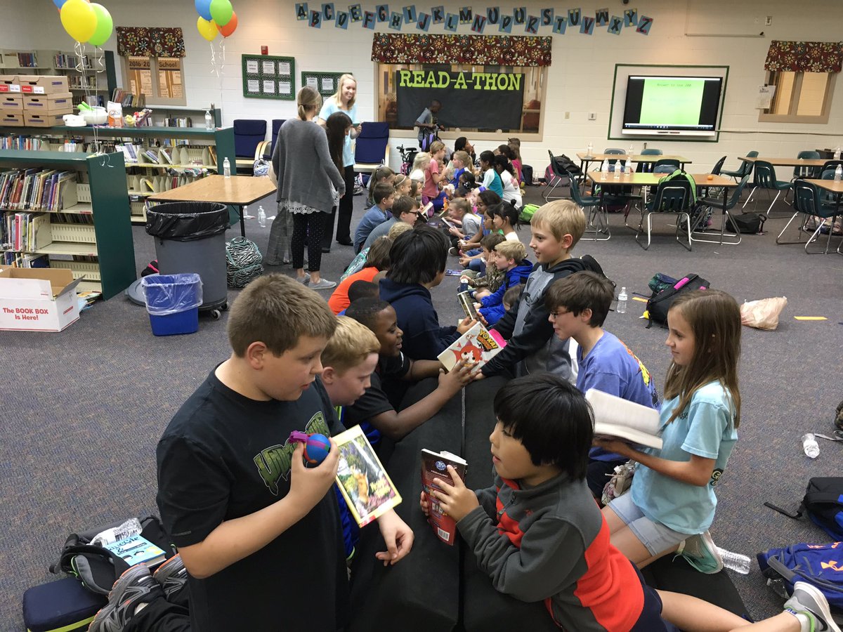 CatinaDay72's tweet photo. Y.E.S. Read-A-Thon: Speed Read Recommendation Activity. Sharing favorite books to read. 
#celebrateauburn #YarbroughKnight https://t.co/tqBgpaPm4w