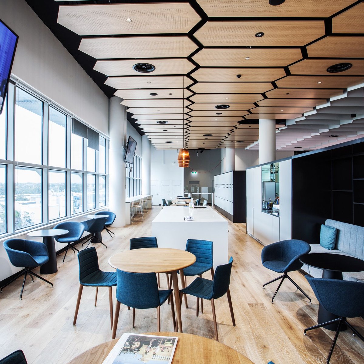 POMTMedia's tweet image. Amazing execution at ASX just one of the many sites POMT have executed...
#POMT #ASX #Audiovisualdesign #Interior #workplace