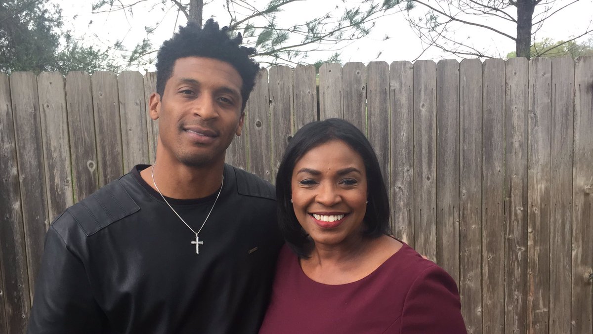 cwebfndn23's tweet photo. Great chat today with @sweatherspoon! 

#MIE #DBU #LSU #CWF #NYGiants #LSUTigers #GiantsPride #CoreyWebster #CWeb #SuperBowlChamp #TwoTimes https://t.co/J69KPBvAGc