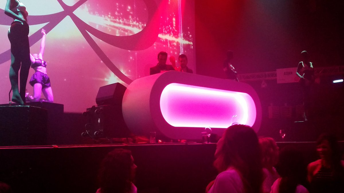 The Vi-j was great 🎶🎧🎶<a href="/Vi_Patel1/">Vi Patel</a> @Dimitri_HKM <a href="/Hunkemoller/">Hunkemöller</a> <a href="/P_Mountford/">Philip Mountford</a> @cat_hkm <a href="/sylgeus/">Sylvia.</a> #sid  #lovemyjob #sheroes #brandevent