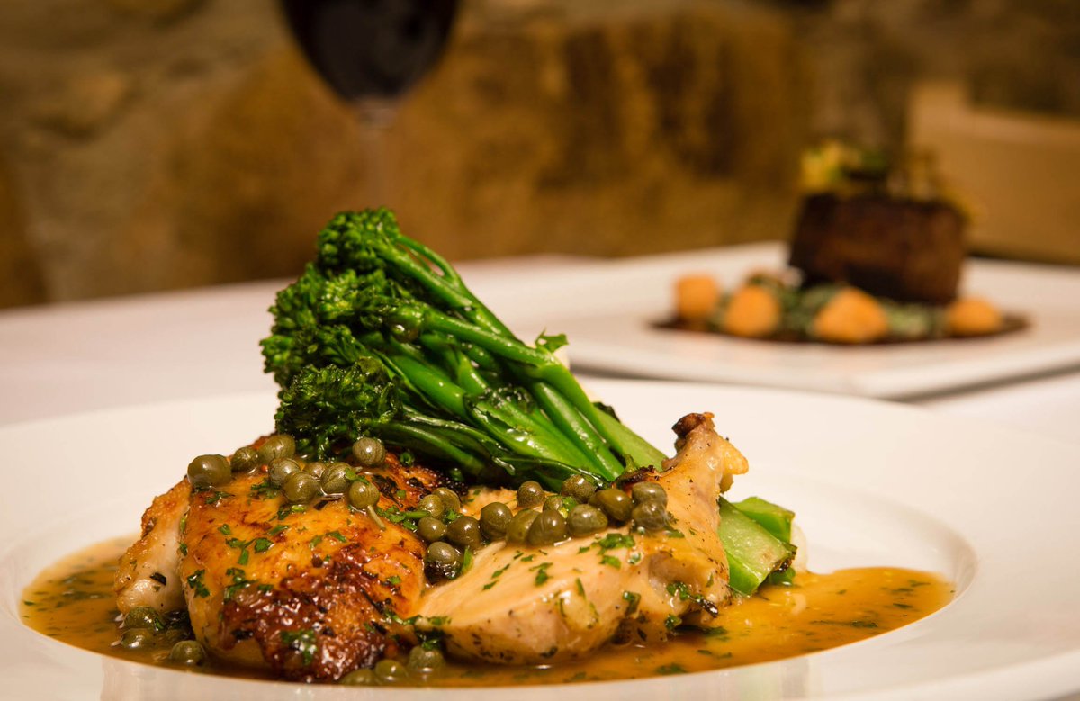 EllinaAspen's tweet photo. @EllinaAspen French Cut Roasted Chicken-simplicity at it's finest! #ellinaaspen #dineout #aspenlife #cuisine #TreatTuesday https://t.co/5DvFKZqTvC