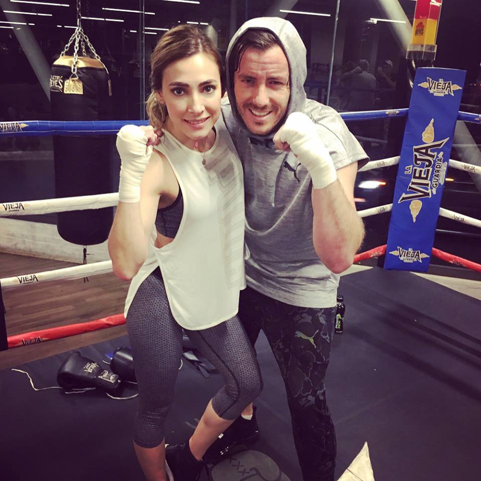 Ania237's tweet photo. RT @EdnaMonroy Me encanta compartir contigo @juandiegocova1 ❤🥊 aunque no di una jajajja #boxdeverdad… https://t.co/beMe3VgHwp https://t.co/Xz42wsCoRm
