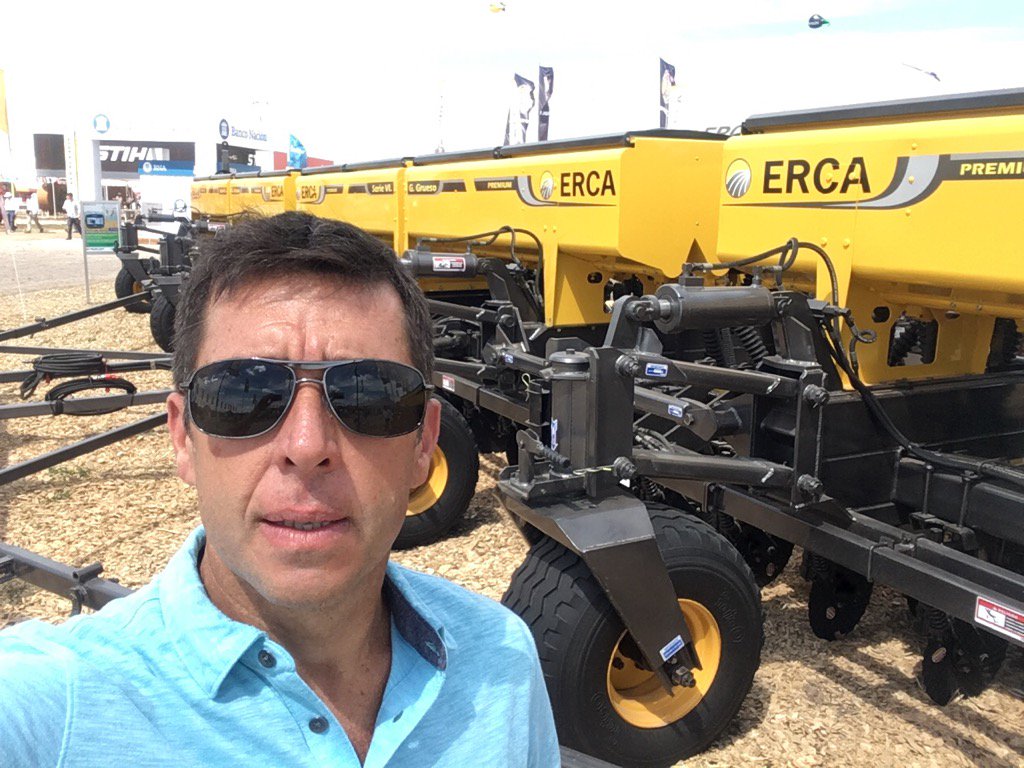 patosilvasport's tweet photo. Hoy en expoagro visitando a los amigos de @ercaonline con las mejores sembradoras !!! https://t.co/xGzRCu4FAk