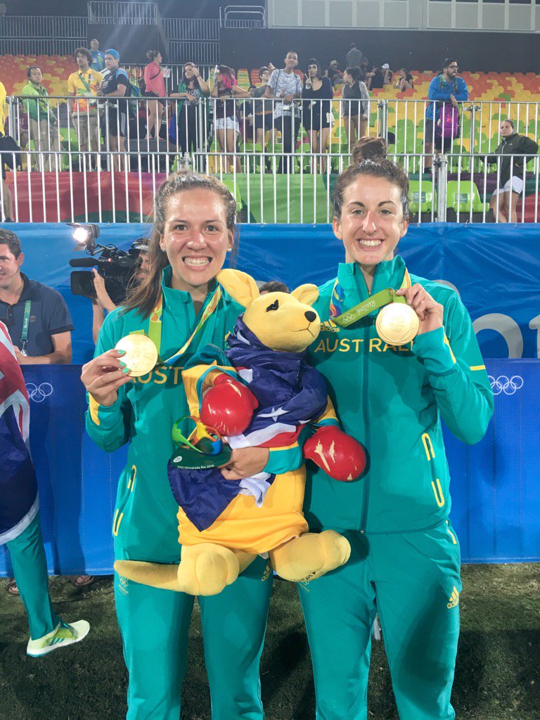 Women's #Rugby participation has increased by 142% since 2012 with 2.2 million players #IWD2017 #CelebratingRugby