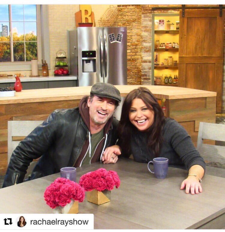 ScottGPatterson's tweet photo. We are ready to rock out! https://t.co/rSiBWMgKPX @SMITHRADIO111 @rachaelray @RachaelRayShow #SMITHRADIO #HAHASong https://t.co/xgOOFtILPt