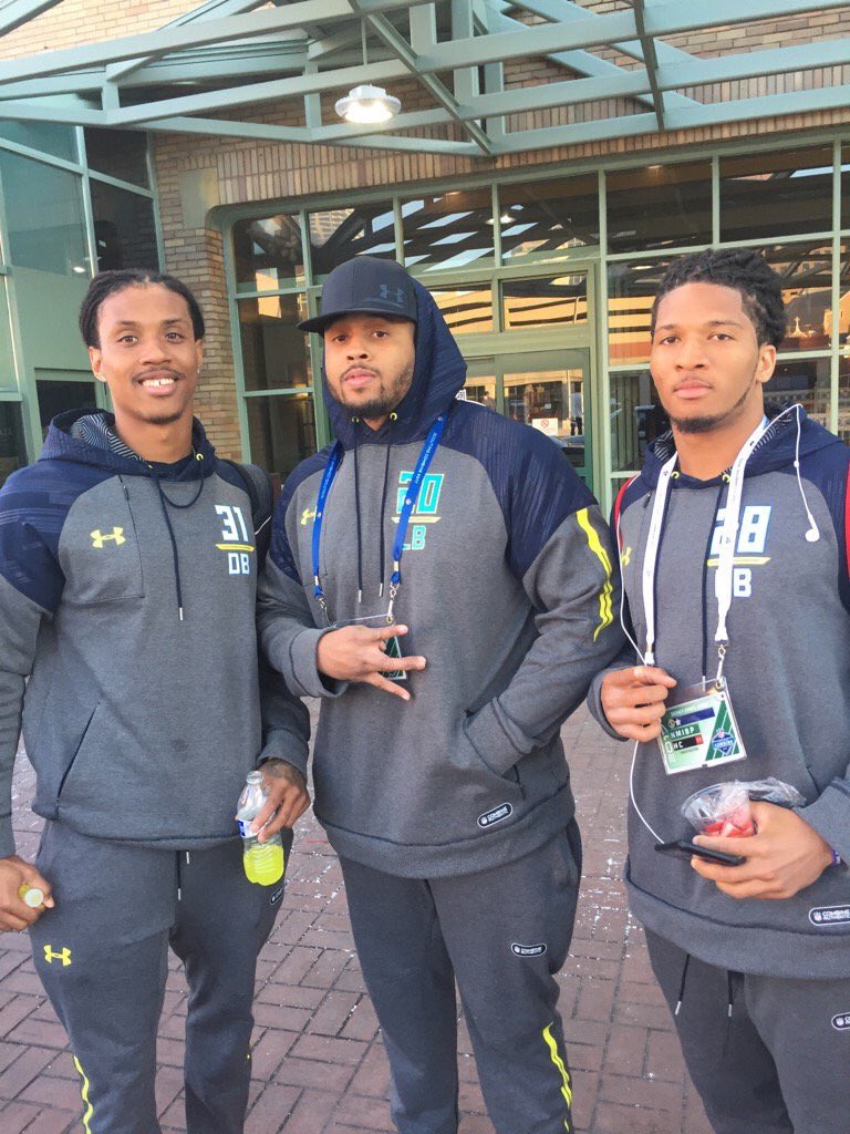 SidneyJonesIV's tweet photo. It was good seeing the bros after a few months! https://t.co/n1ehTDmiLQ
