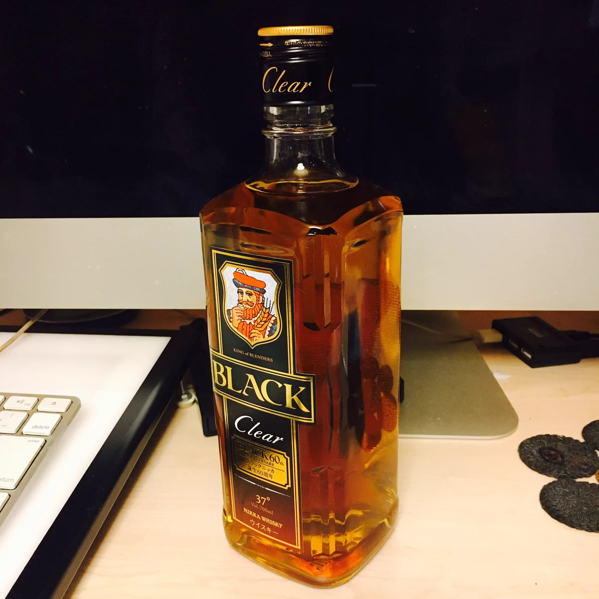 パッと見アル中ｗウイスキーボトルにお茶を入れる人ｗｗｗ