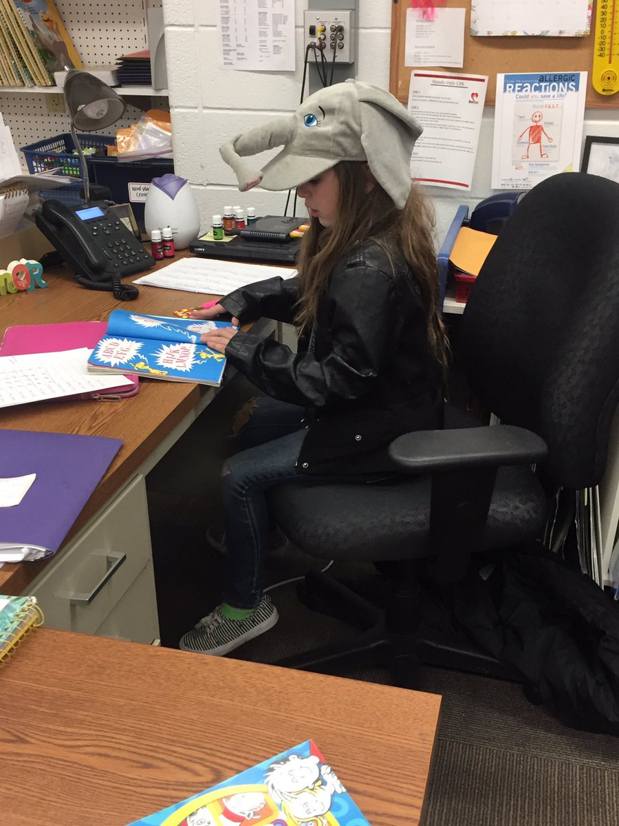 ms_lair's tweet photo. Drop Everything And Read Dr. Seuss books 📚 We love reading!!! #rockets512 #smsd https://t.co/l9KrYHkBkL