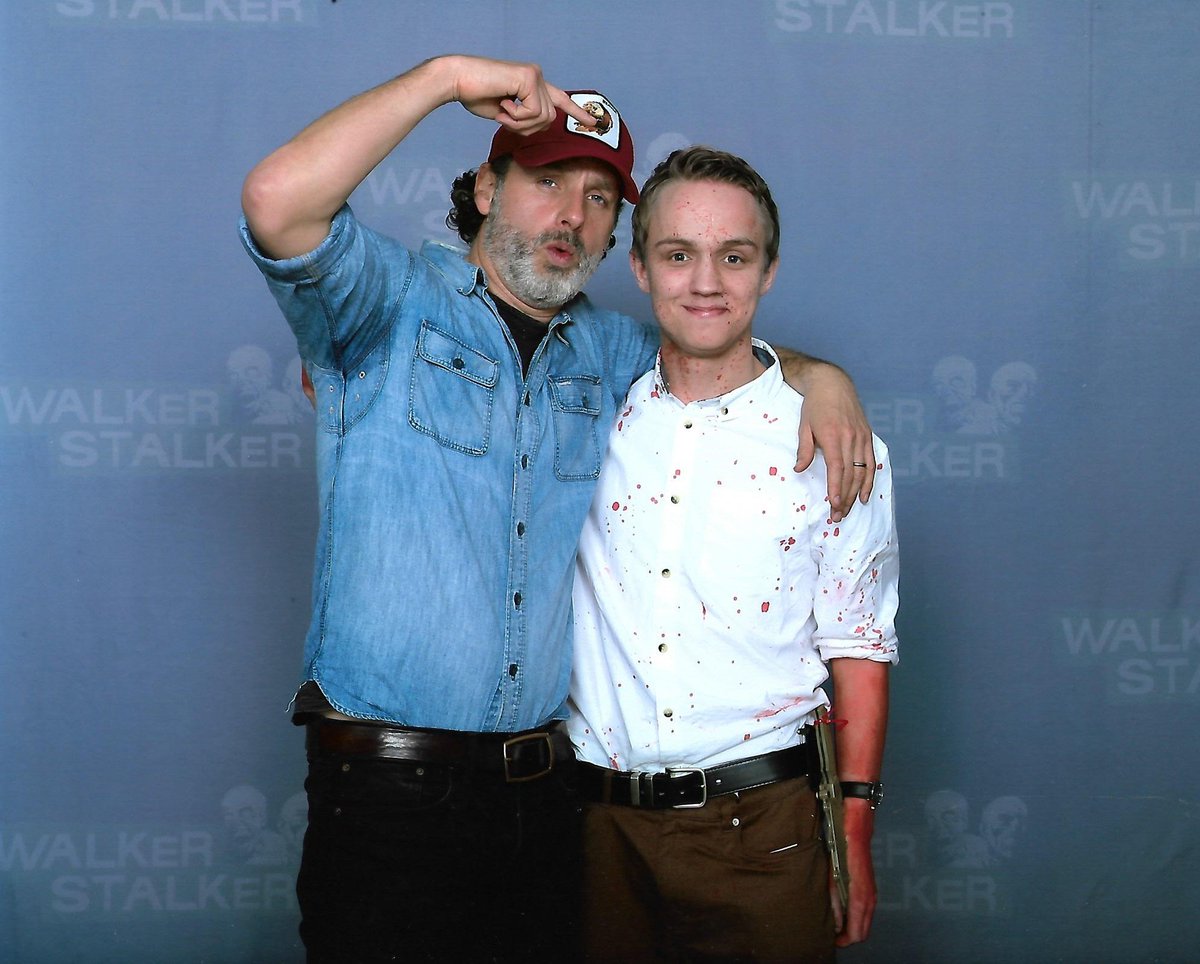Can't believe after years of having this man as an idol I have finally met him! #AndrewLincoln #TheWalkingDead #EricRaleighCosplay #Cosplay