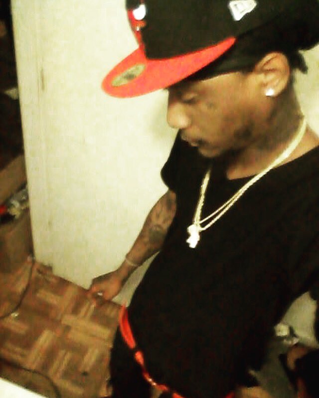 DollahDTE's tweet photo. π€too stiff.... #dte #dtc #ducttapedamobb #moblifeornolife #mobovaeverything #godblessdatape #omerta https://t.co/2JJQVXTQXq
