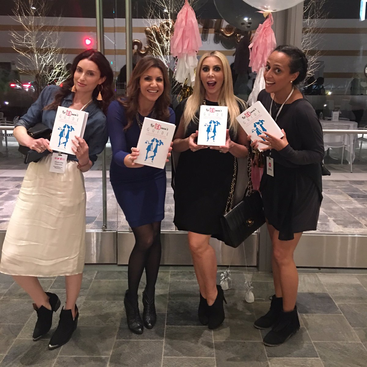 Always fun to see mama blogger friends <a href="/StylistAnya/">Anya Sarre</a> <a href="/gutstadt/">samantha gutstadt</a> @jillsimonian <a href="/veenacrownholm/">veena Crownholm</a> @momangeles <a href="/TheMomBuster/">TheMomBuster</a> (and more) #BCMBrigade