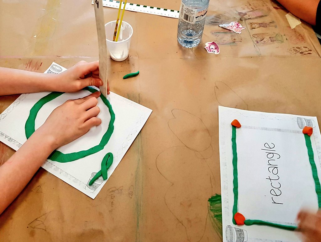 ParsaShahid's tweet photo. Anna:"We are segregating 2D shapes because of how they look just like people used to be." #meaningfulconnection #CriticalThinking #Gr3math https://t.co/eLfye69YTb