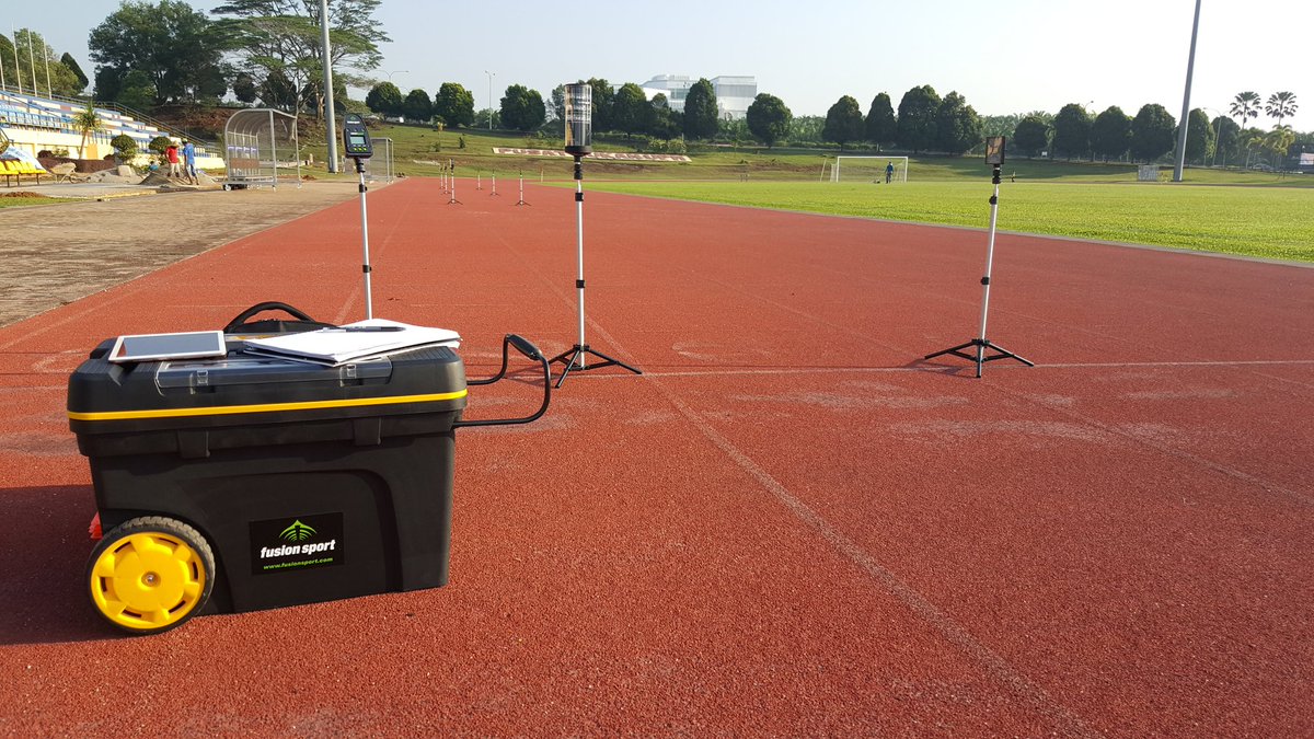 FlorenTenllado's tweet image. Starting the day with a Sprint test on our long jump national athletes! Horizontal Force-velocity profile #smartspeed #sporttesting #letsfly