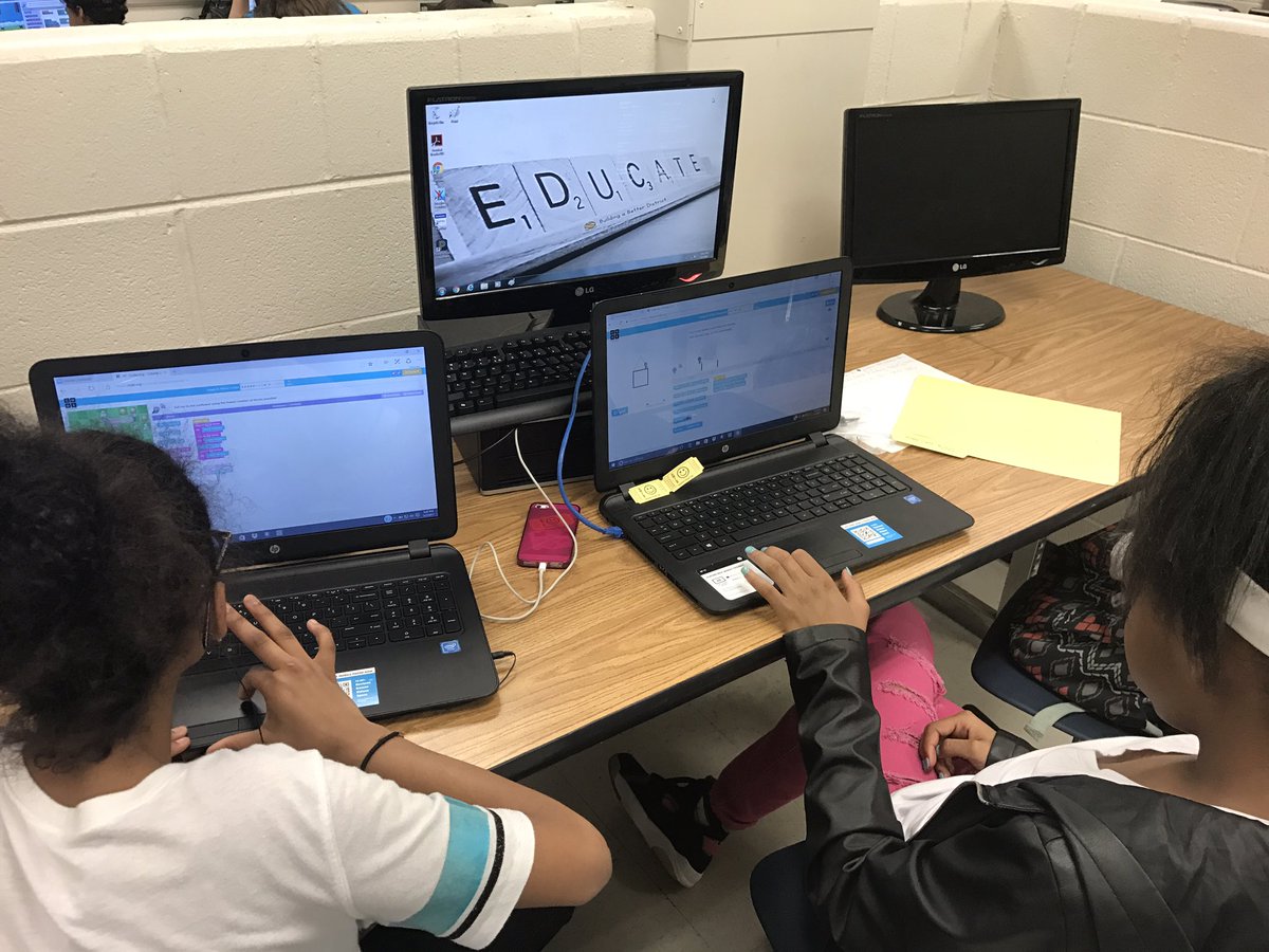 TechConnectRVA's tweet photo. #TechConnectRVA @lmbmsrva demonstrating that every kid can code! @codeorg #feelingempowered #computationalthinking https://t.co/XTgWorrcaD