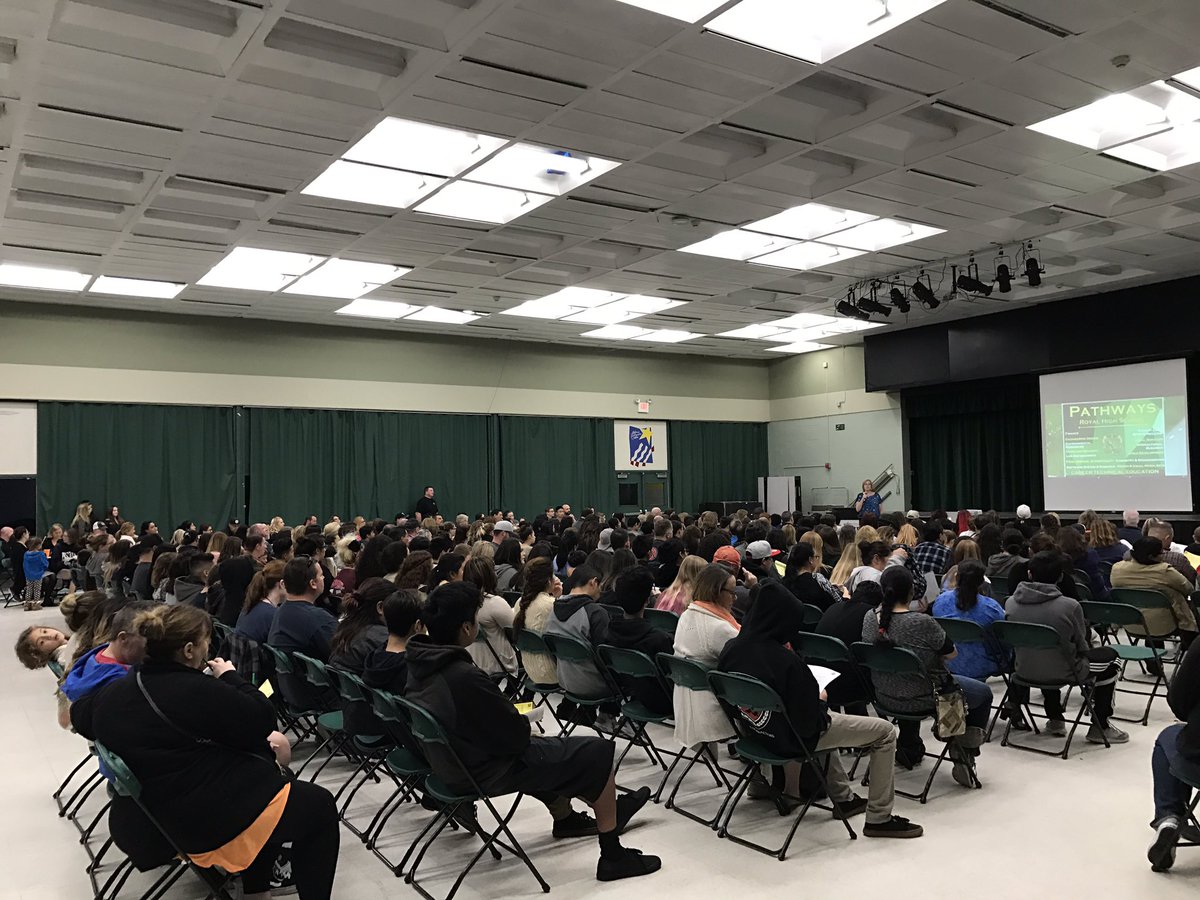 TheRoyalHS's tweet photo. Standing room only for Hillside Info Night. Credit to the families and their commitment to learning. @hillsideSTEAM @MrD_RHS @GuzzoMatt https://t.co/rtjnhuXVbP