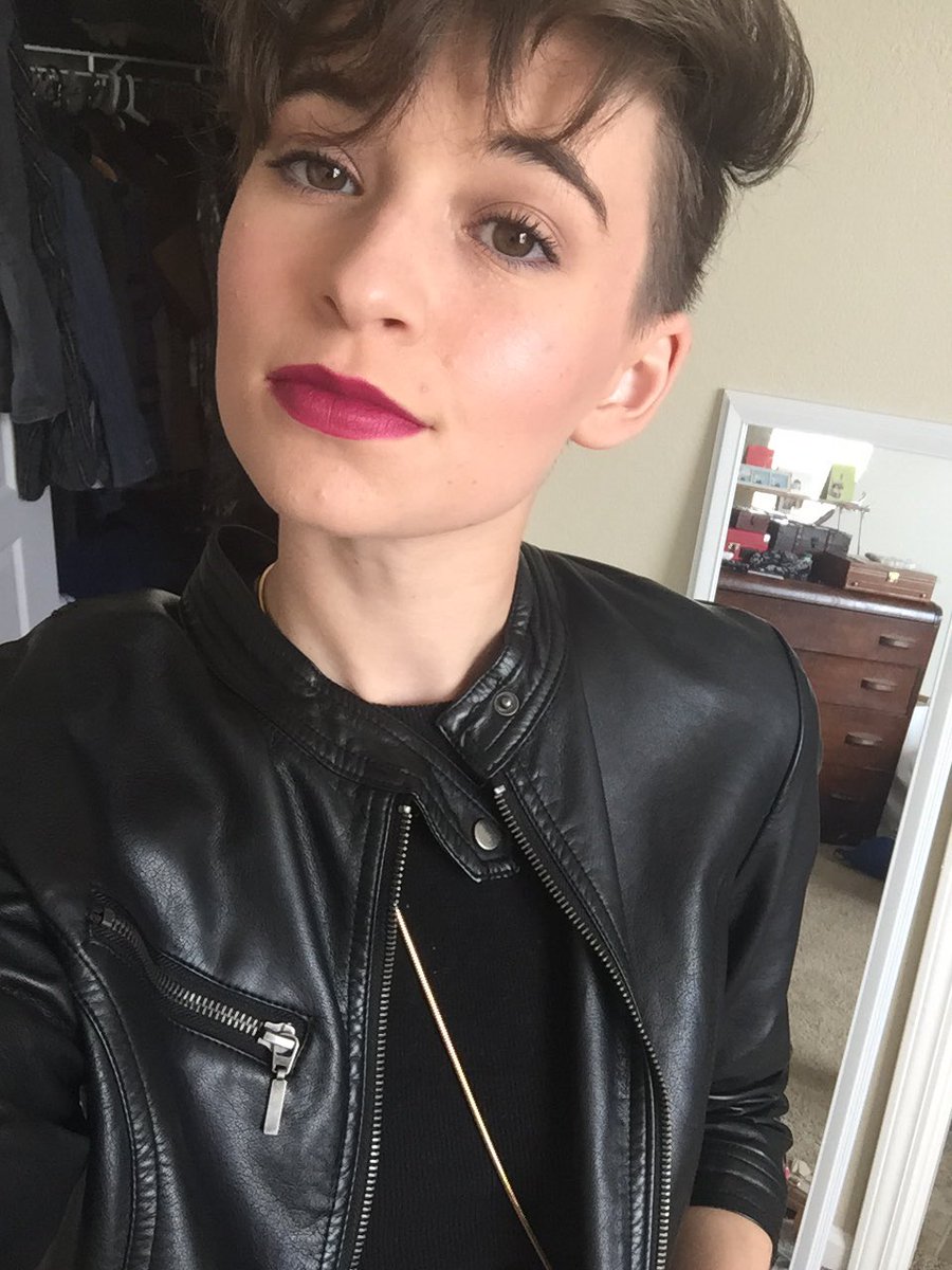 LadyManderson's tweet photo. When your selfie and outfit game was strong as frick 6 months ago and you fear you may never get it back https://t.co/x1B8uRGYqr