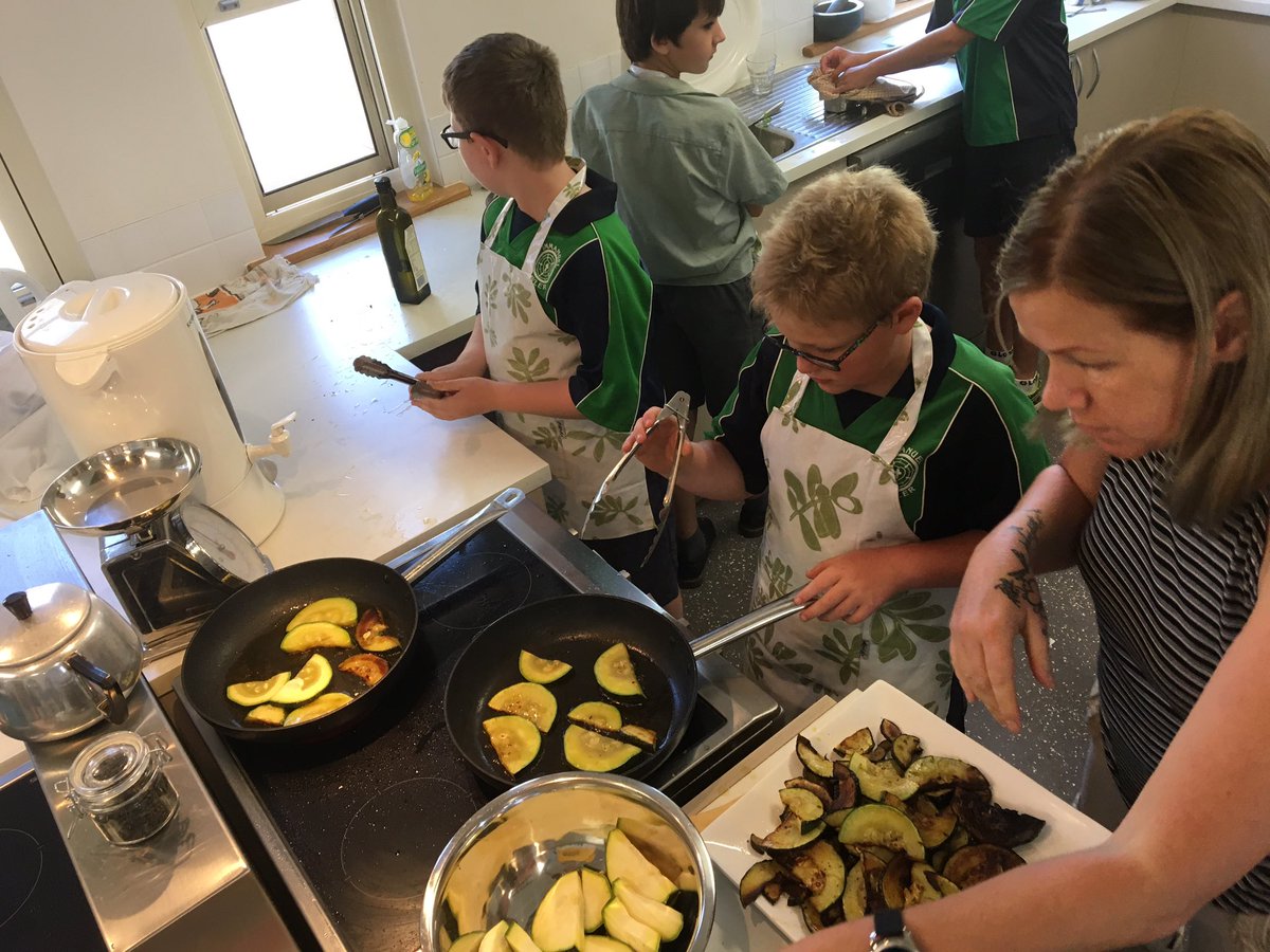 ImmanuelGawler's tweet photo. Moroccan in the kitchen today @ImmanuelGawler #greatsmells https://t.co/k5p4Ct4IJV
