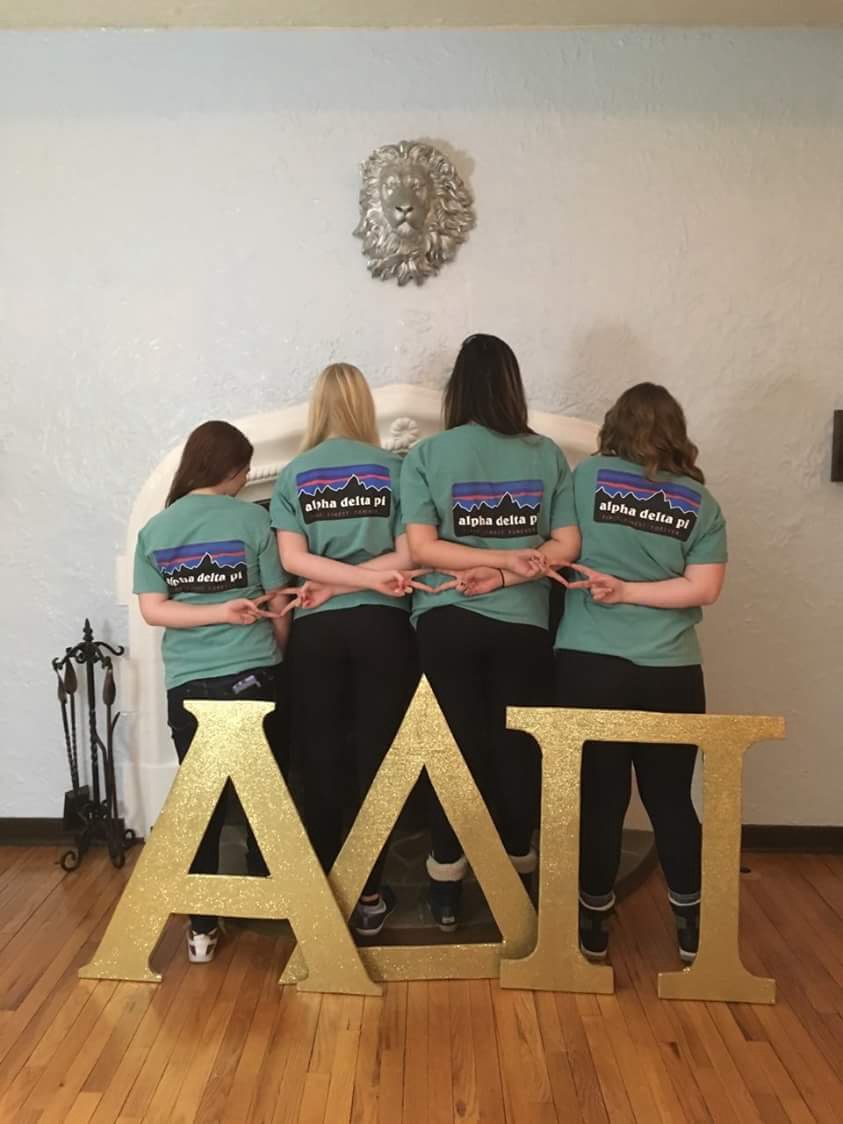 Diamonds? Diamonds. <>

#UIUCPanhelPrideWeek #UIUCtwyk #adpi