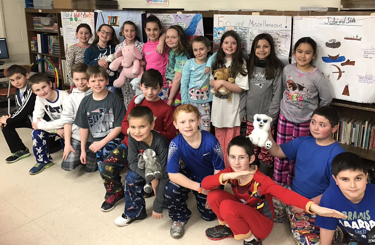 learnwithleary's tweet photo. What a fun start to Read Across America Week! #readers https://t.co/So0D9FCV4K