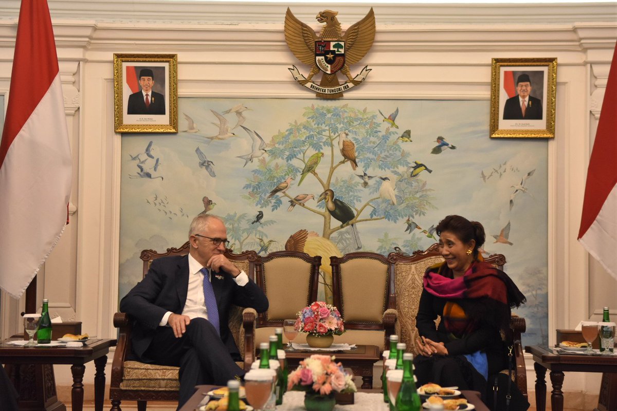 DubesAustralia's tweet image. PM @TurnbullMalcolm meeting Minister of Marine Affairs &amp;amp; Fisheries @susipudjiastuti before heading back to Australia last night #IORA2017