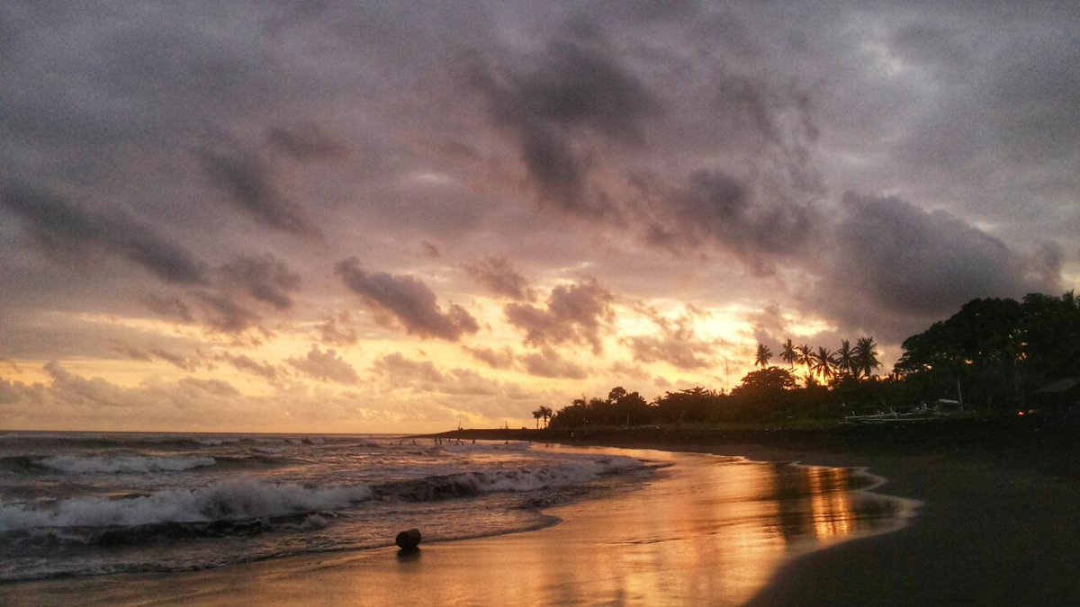 visit2ID's tweet photo. Sunset sky in #Bali 🌇 https://t.co/hMjDz1k5RW