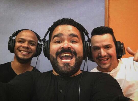 FANSPECADOPVM's tweet photo. El Sonero @VictorManuelle  trabajando junto a Carlos García y Juan Pablo Díaz 🎼 https://t.co/EcuSf1bASn