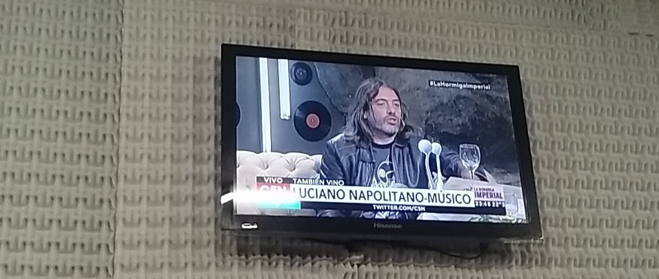 Agradecemos a Luciano Napolitano <a href="/LovorneRock/">LOVORNE</a> por brindarnos un tiempo antes de salir en <a href="/C5N/">C5N</a>