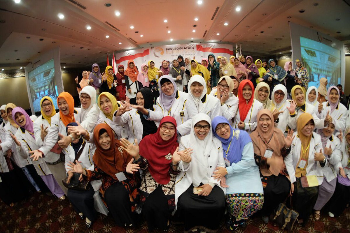 9. Sinergi juga dilakukan oleh para Kartini Legislasi PKS. Ada 107 aleg perempuan dr pusat s/d KoKab
#PKSKokohBerkhidmat 
<a href="/PKSejahtera/">DPP PKS</a>