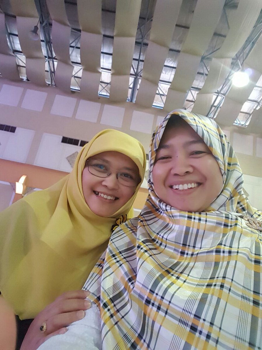 17. Selain perempuan yg tampil di publik, jg ada kader perempuan pendinamisir struktur dan motivator kerja
#PKSKokohBerkhidmat 
<a href="/diah_nur/">Diah Nurwitasari</a>