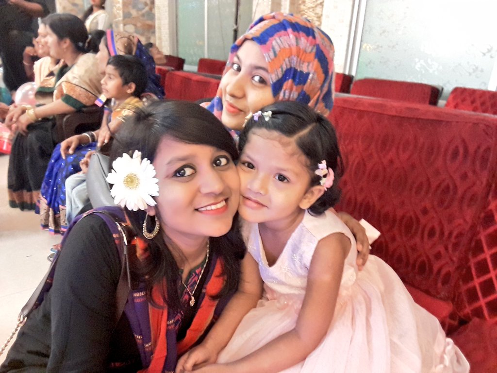 that lil girl is happyness..  ♥♥♥