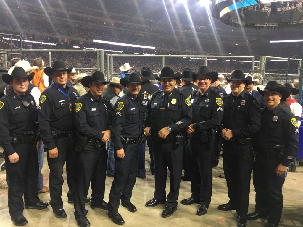 ArtAcevedo's tweet photo. Enjoyed being starter @RODEOHOUSTON Calf Scramble &amp; was joined by lots of @houstonpolice volunteer youth motivators! https://t.co/WBbfyHFseO