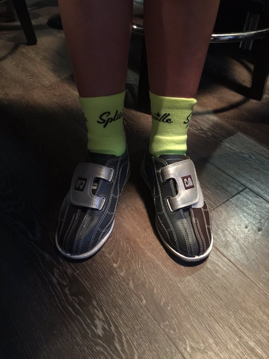 andrewpac55's tweet photo. @AVI_Kelly has the sweetest bowling socks #lookgoodbowlgood https://t.co/i1gktuqDCz
