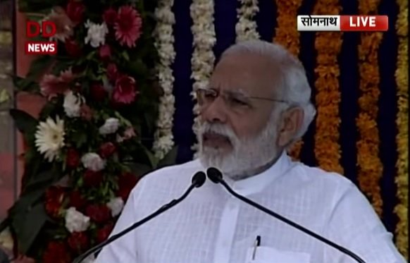 DDNewsHindi's tweet photo. Live: सोमनाथ मंदिर परिसर में पीएम @narendramodi का संबोधन
https://t.co/u8l8E71Dl7 https://t.co/Vj5o53Nw0f