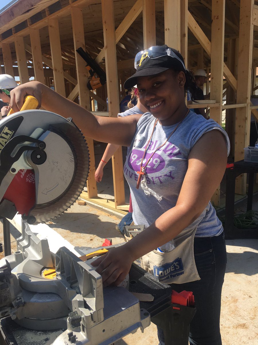 zaneenh's tweet photo. I love being able to help give someone a new home who needs it 💕🌺🌸💋😍 https://t.co/nXLmCcZV74